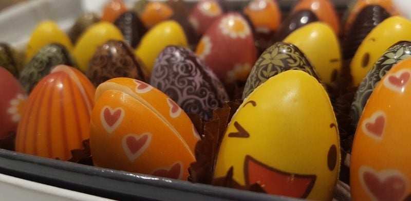 aux-petits-gourmands-5-easter-eggs-chocolate-854x417
