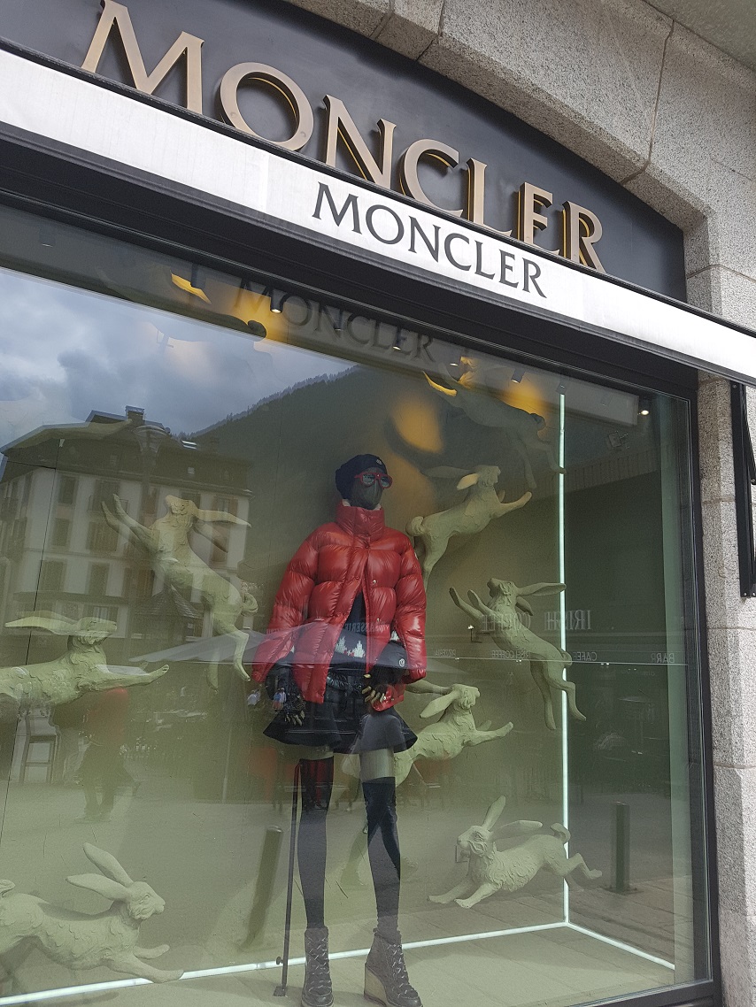 moncler-854x1138