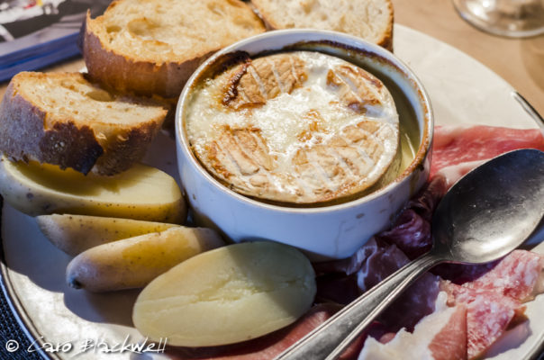 croute savoyarde local cuisine in Chamonix hiver à Chamonix