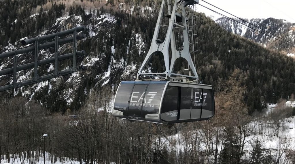 Courmayeur cable car © Ski Guru