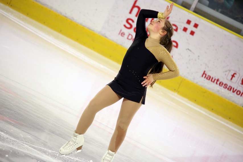 chamonix-figure-skater-alexandre-juillet-club-des-pionniers-854x569