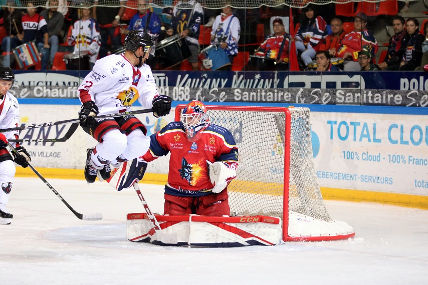 ice-hockey-chamonix-alexandre-juillet-club-des-pionniers-leap-of-faith-854x569