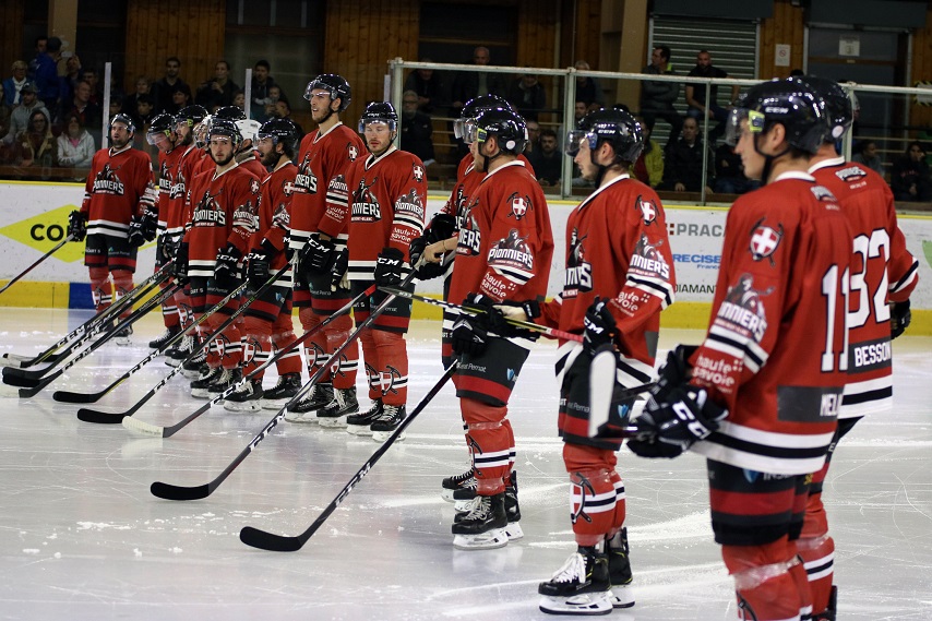 ice-hockey-chamonix-alexandre-juillet-club-des-pionniers-team-line-up-854x569 événements hiver Chamonix