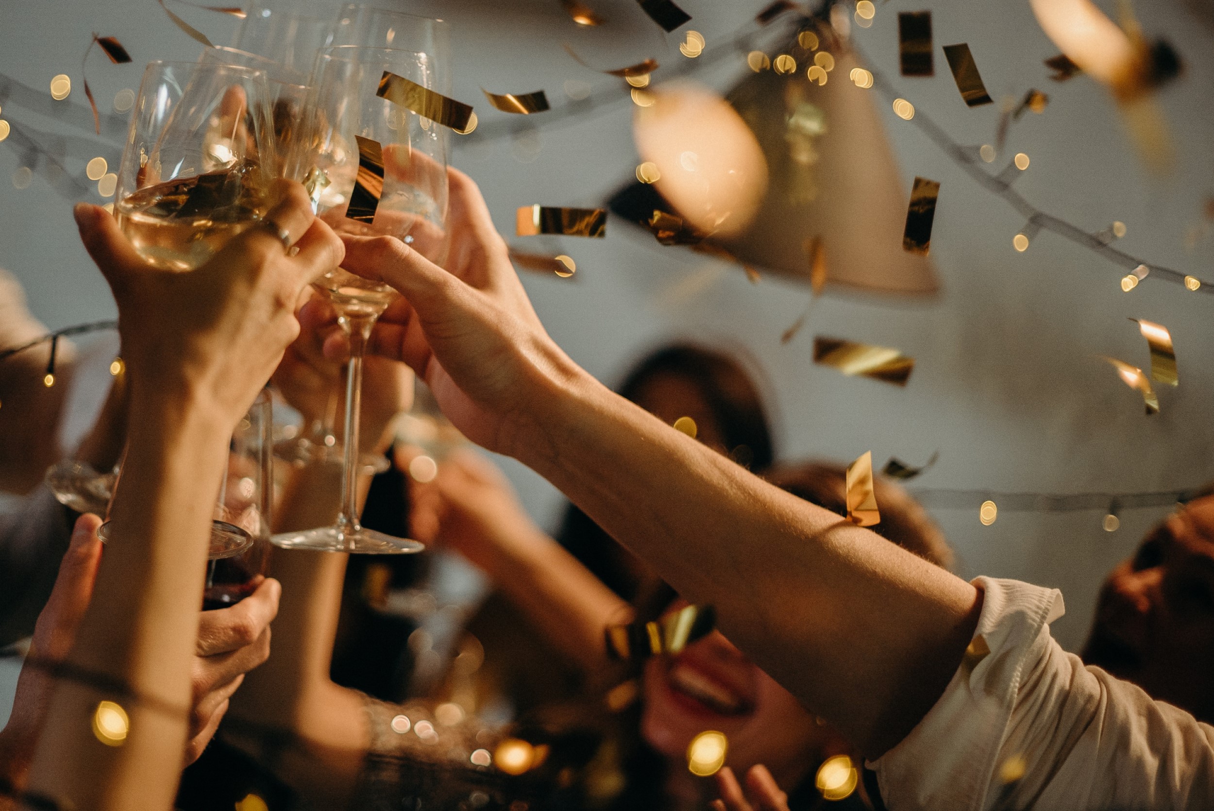 people-toasting-wine-glasses-3171837 Chamonix Winter Events